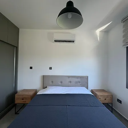 Zephyros Apartment *