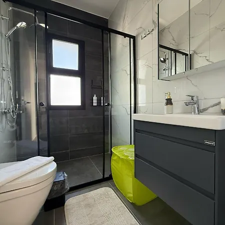 Zephyros Apartment *